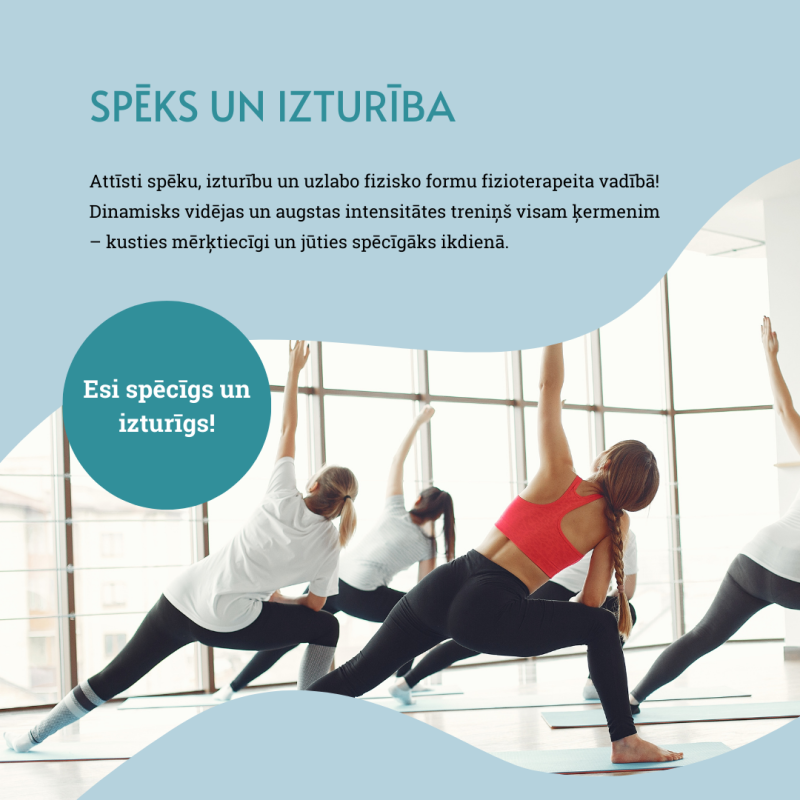 Cilvēku grupa sportiskā apģērbā veic sānu izklupienus gaišā studijā. Teksts latviešu valodā veicina spēku, izturību un fizioterapeita vadītus vingrinājumus fiziskās sagatavotības uzlabošanai. Zils aplis iezīmē motivācijas tekstu.
